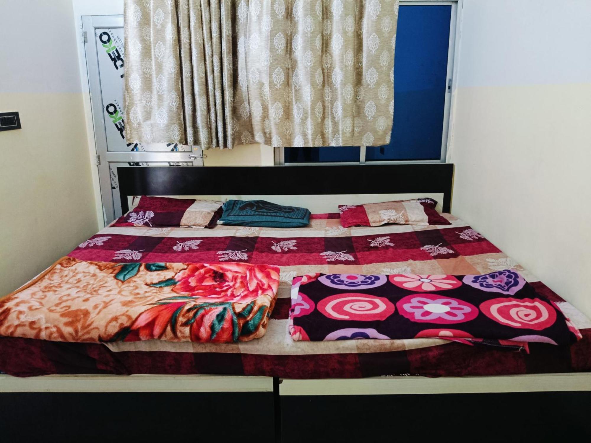 Jai Hanuman Guest House Palsana  外观 照片